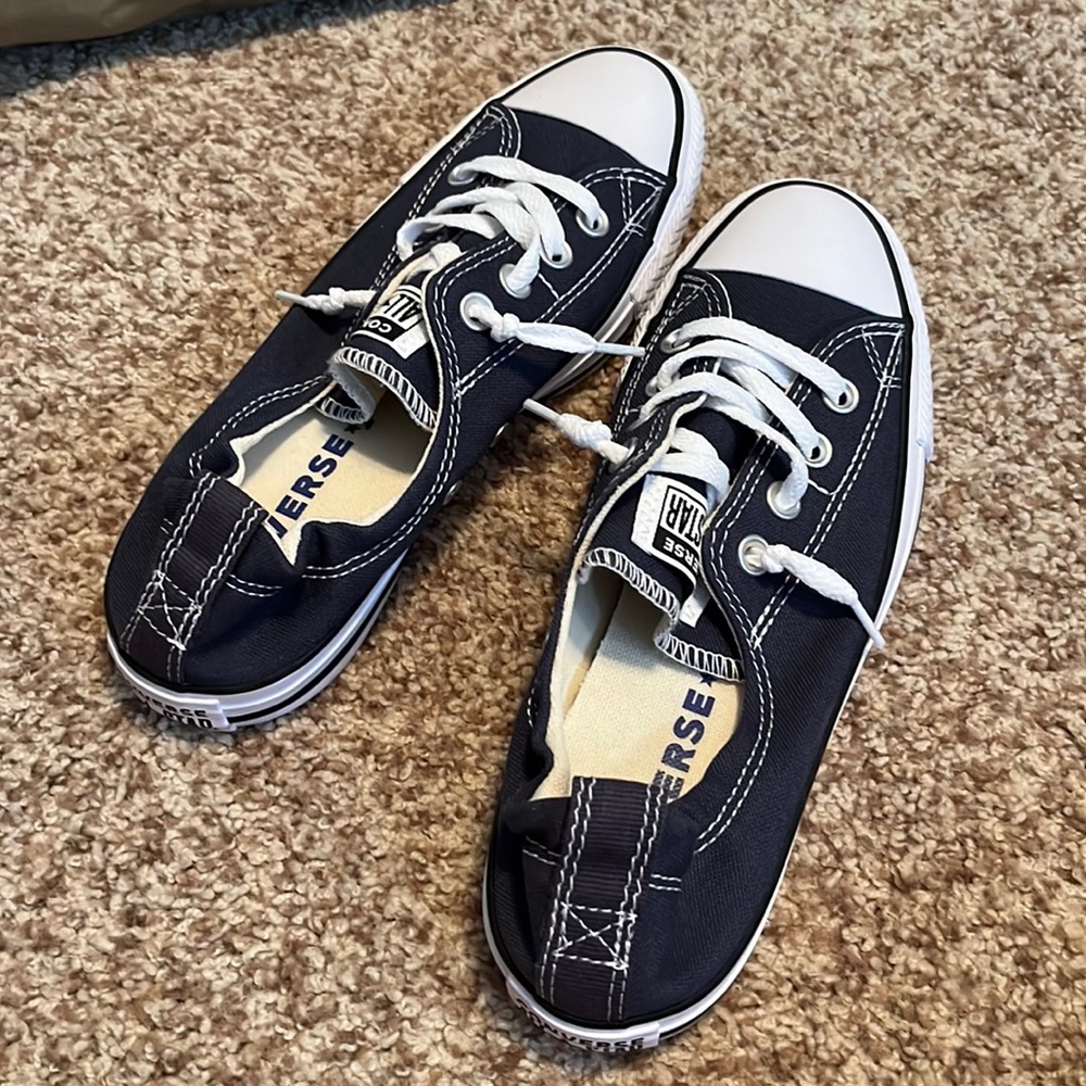 Navy short top converse!!